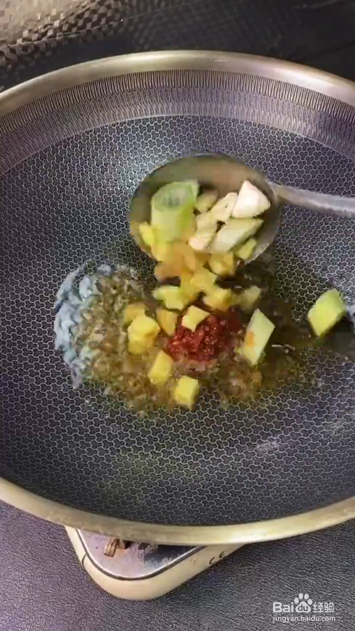 如何做土豆烧鸡腿