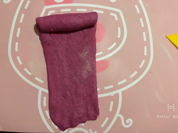 火龙果松软粉吐司