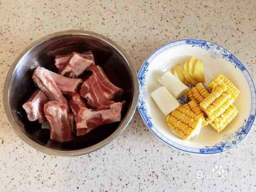 玉米炖排骨汤做法