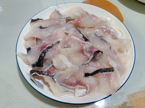 金剁椒蒜蓉粉丝蒸黑鱼片