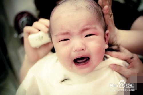 <b>家长如何自己给婴儿理发</b>