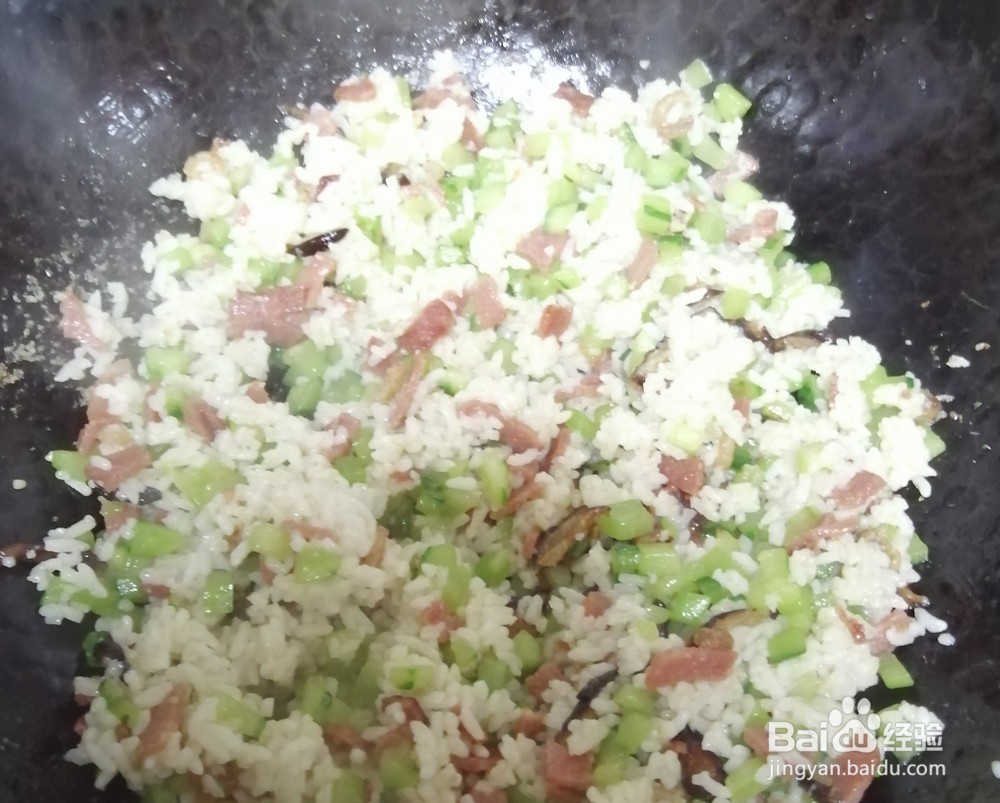 如何做出美味的蛋炒饭黄瓜培根蛋炒饭的做法