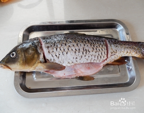 有菜有主食：铁锅炖鱼贴饼