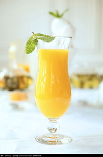 如何制作夏日橙汁？