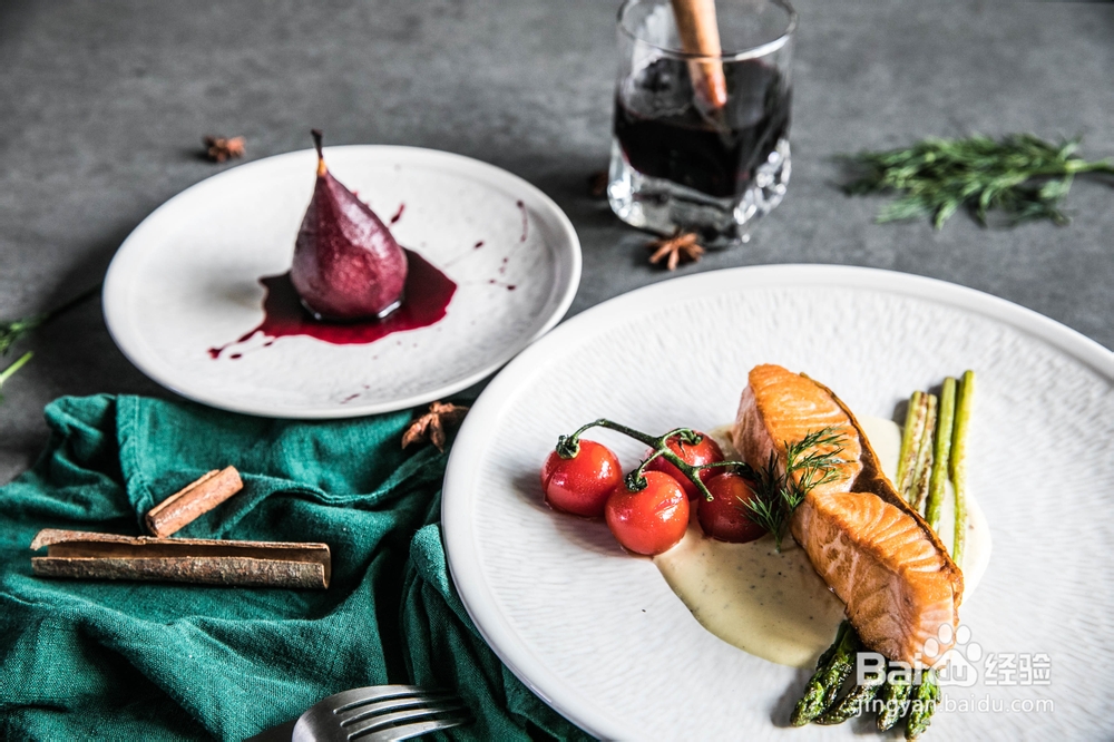 怎么做红酒啤梨配香煎三文鱼?