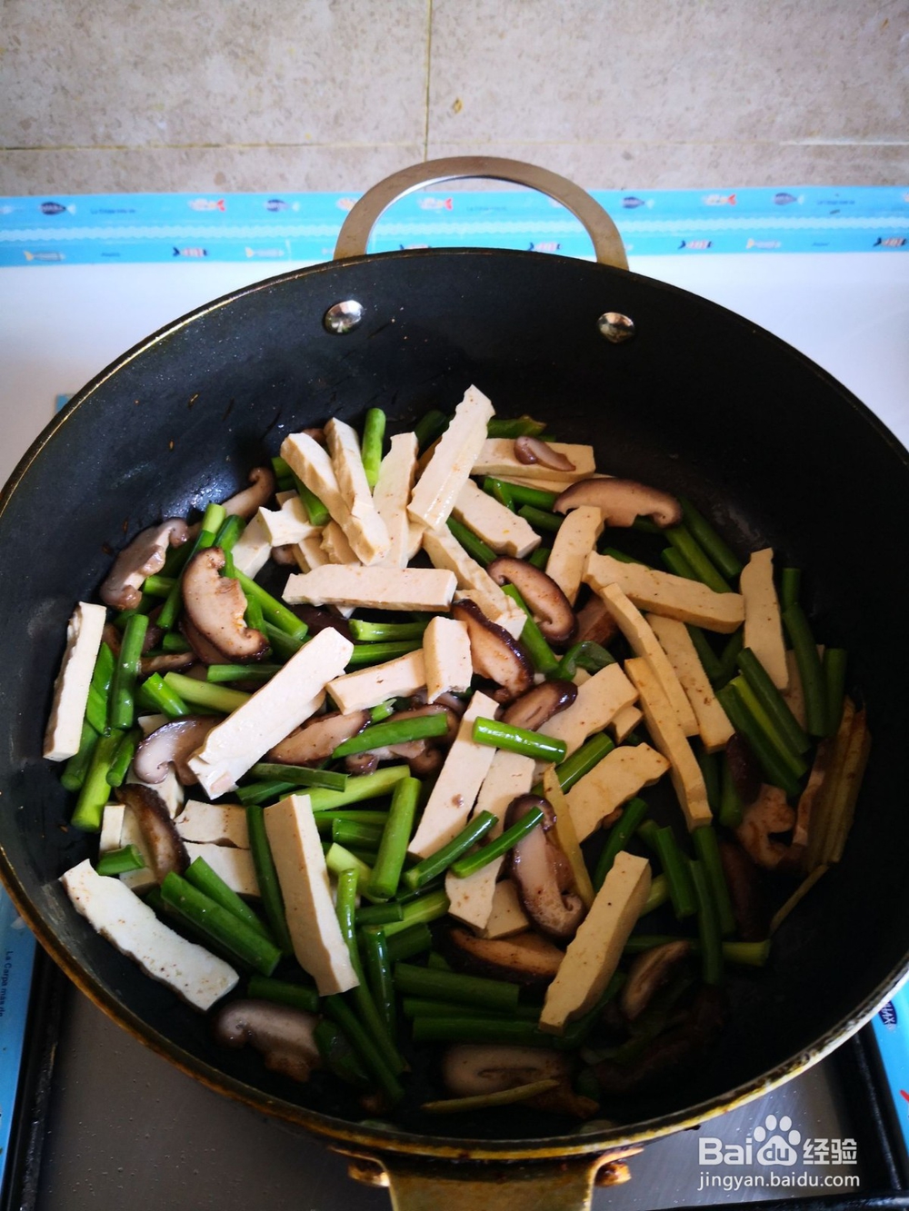 豆干炒蒜薹制作方法