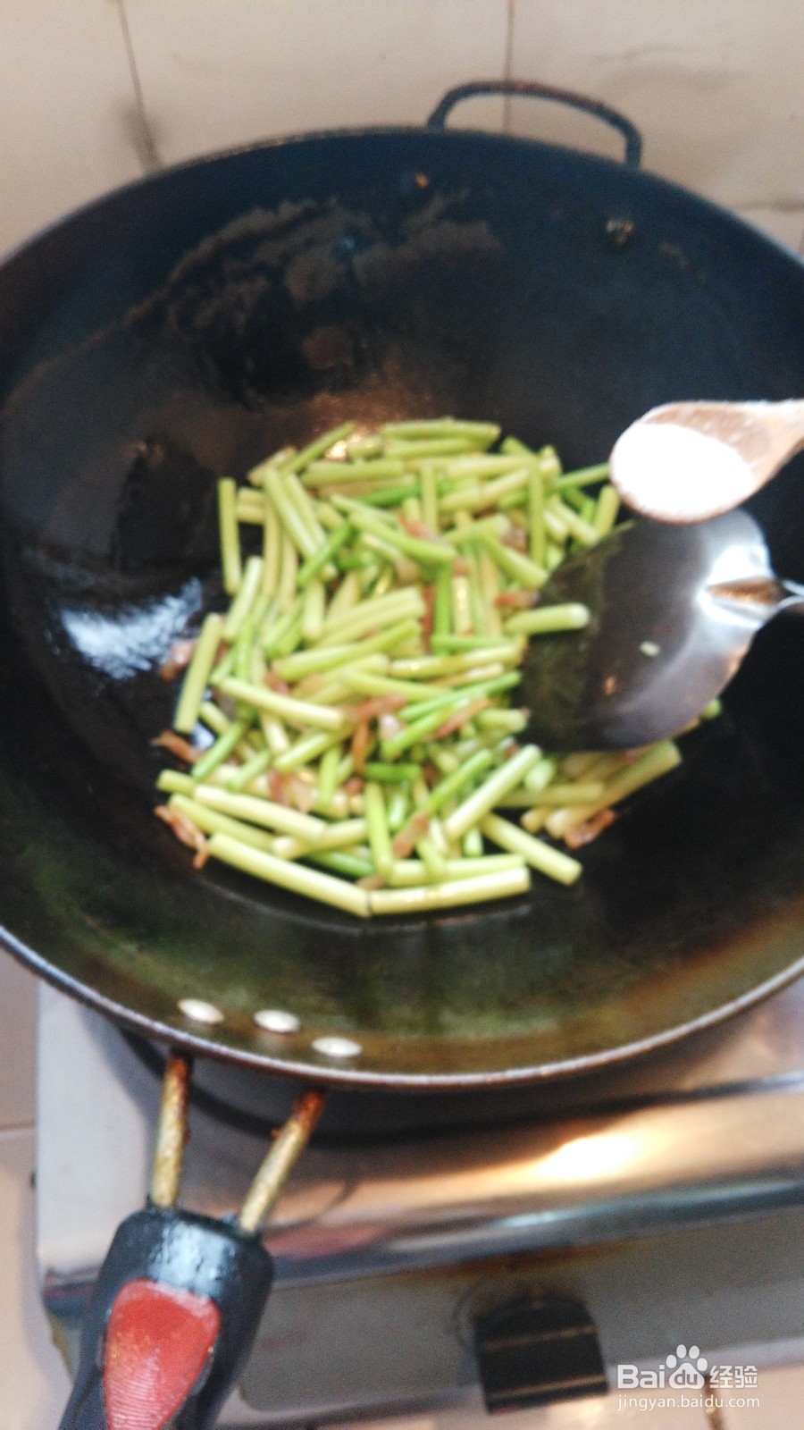 怎样做肉条炒蒜苔好吃？