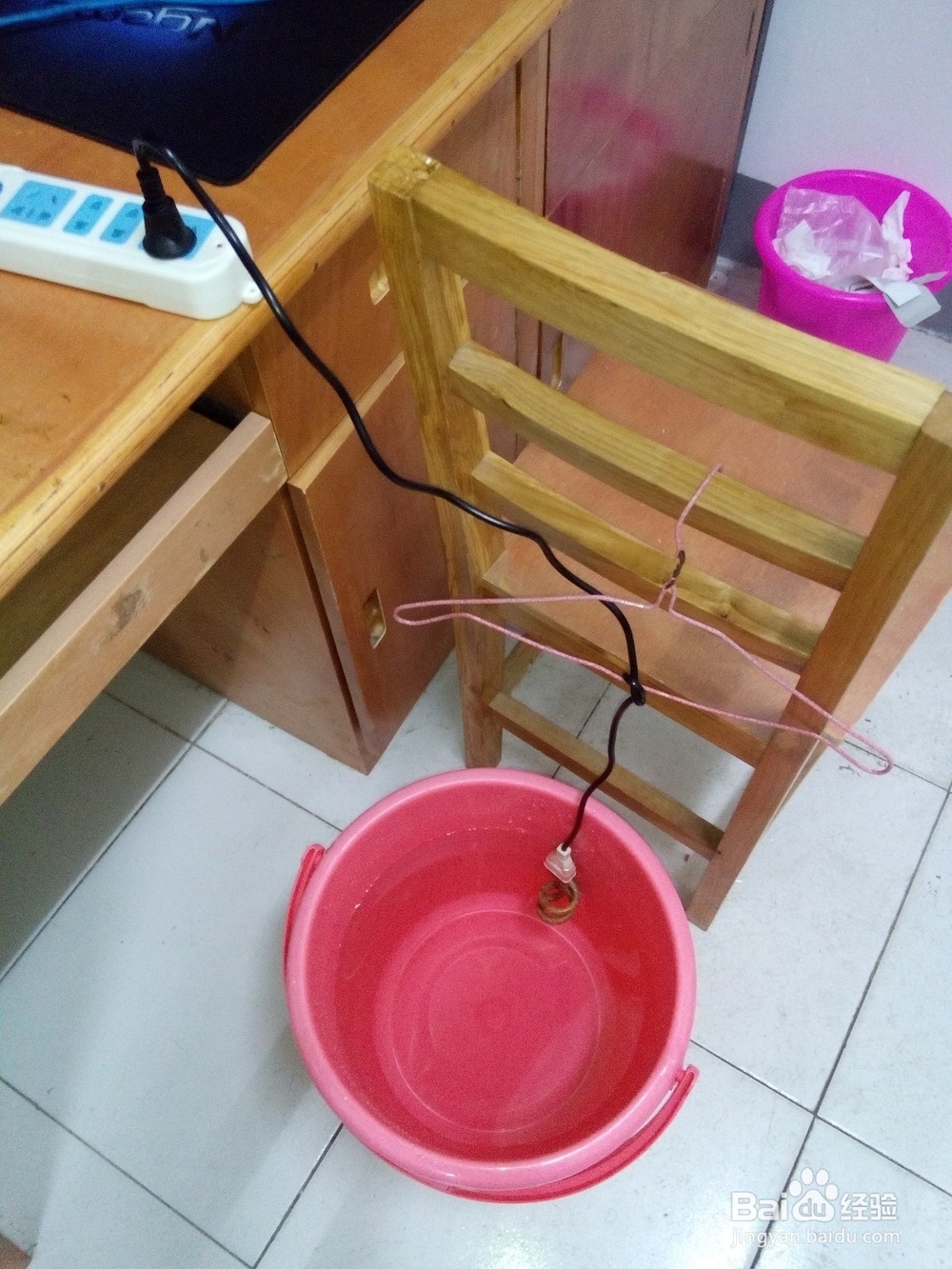 如何在水桶中利用热得快烧水