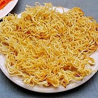怎样制作好吃的豉汁椒蒜煎蛋面