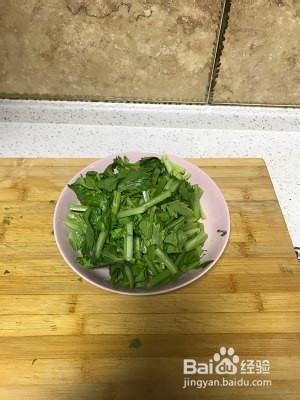 芹菜炒粉条【超好吃超下饭】