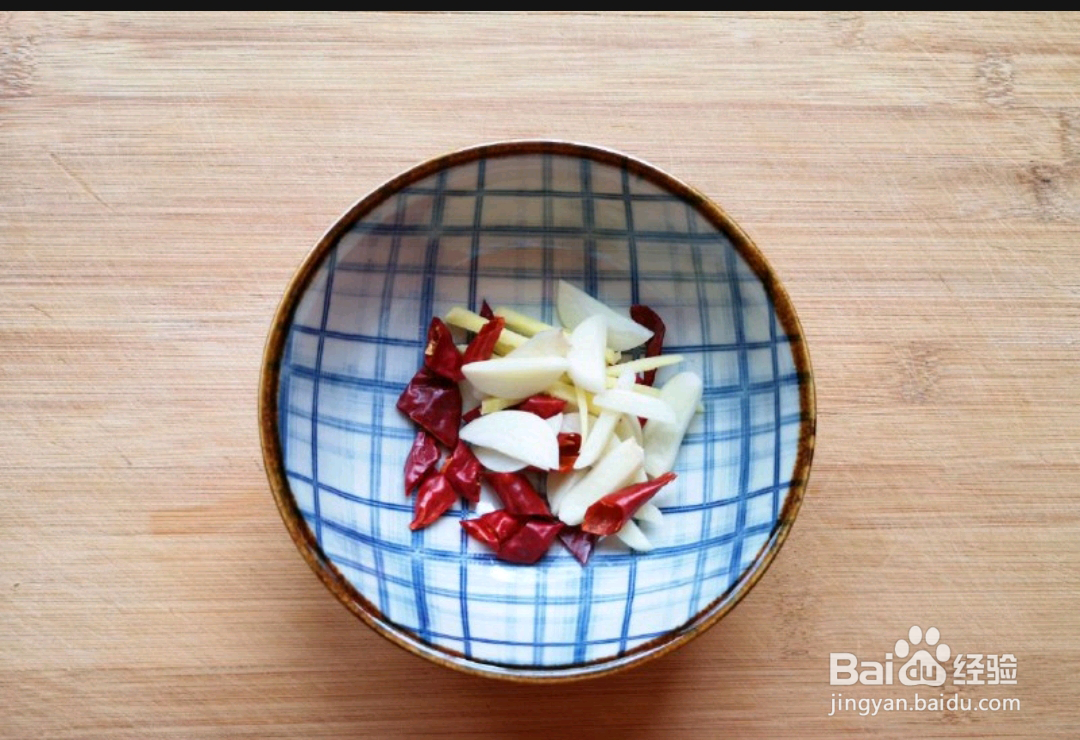 如何做出凉拌黄瓜素鸡？