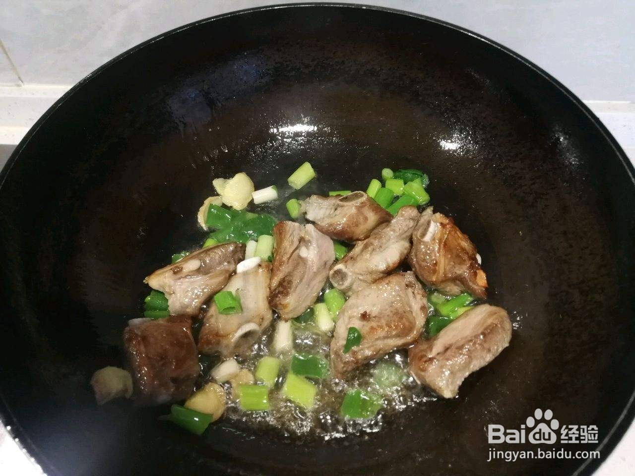 芋头焖排骨怎么做