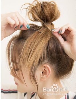 显年轻的丸子头