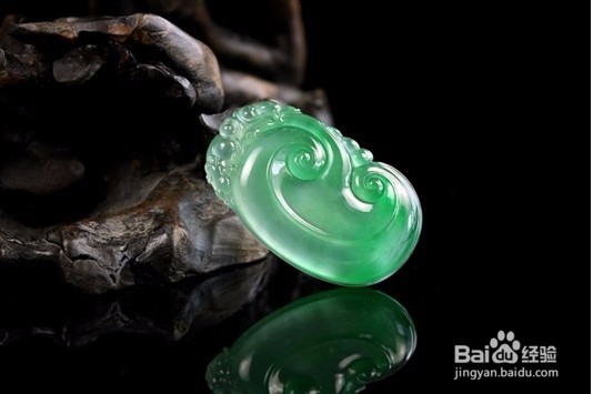 怎样挑选七彩云南翡翠