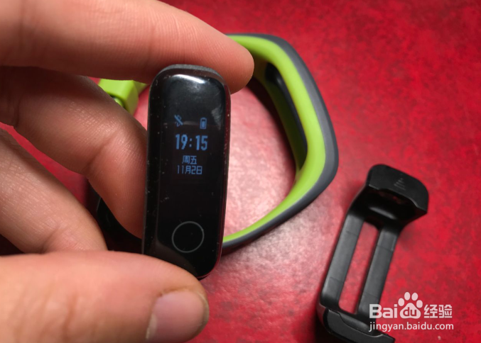 荣耀手环4running怎么戴在鞋上使用