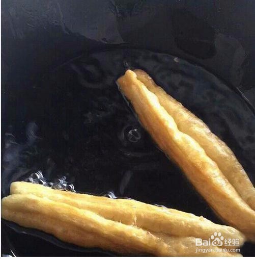 在家自制油条的家常方法，健康简单味道好！