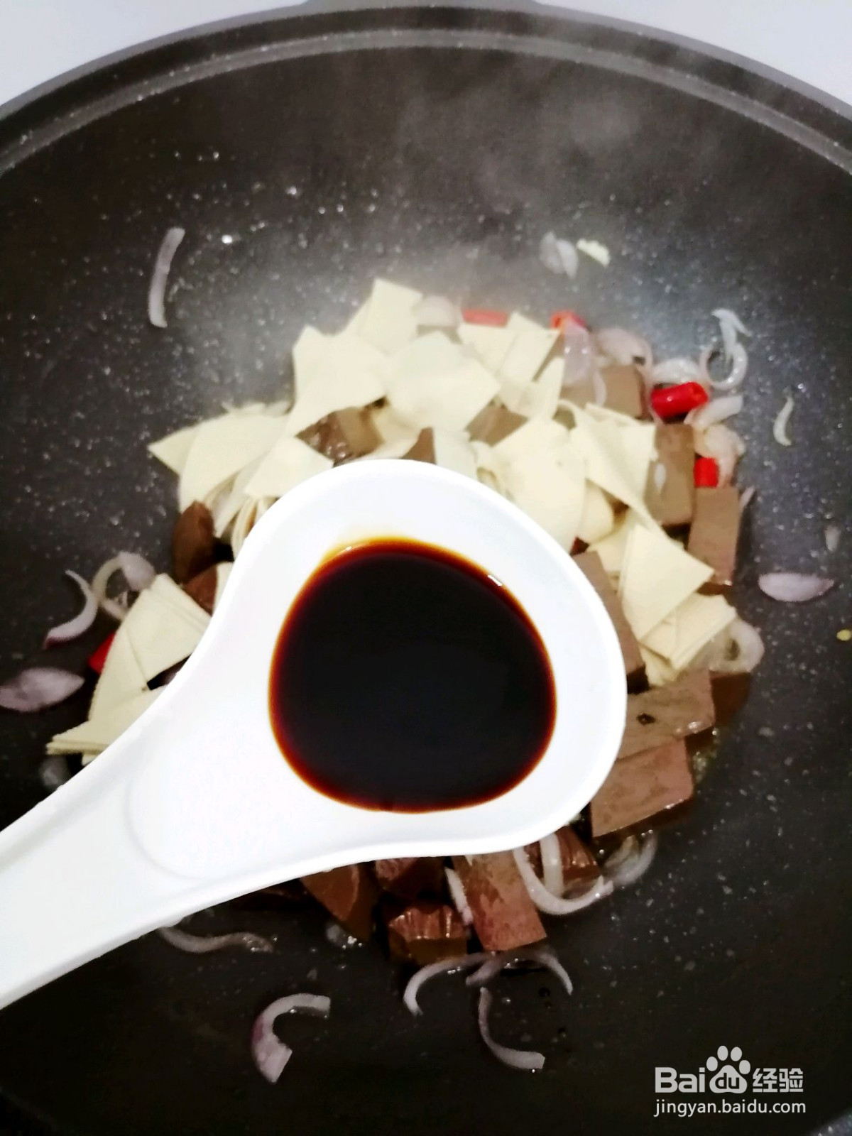 鸭血炖干豆腐的做法