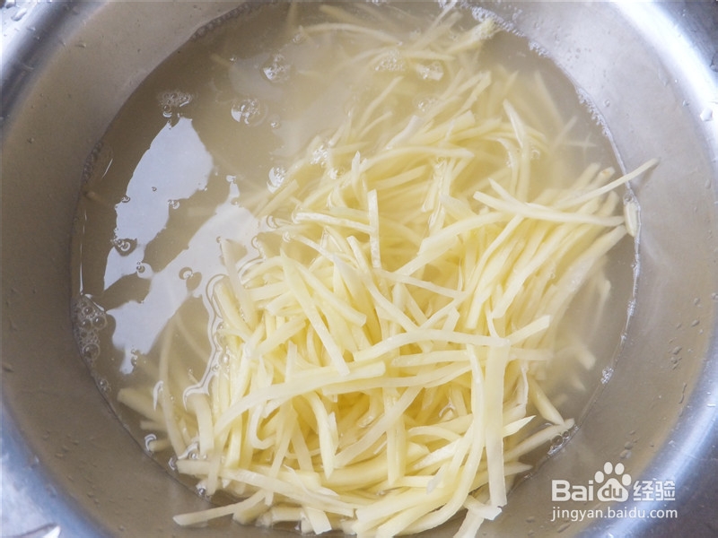 好吃家常菜—双椒土豆丝做法【附自制土豆淀粉】