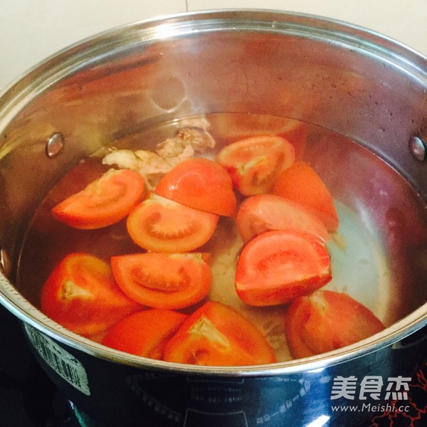 番茄鱼头汤的做法