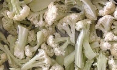 菜花炒鸡肉怎么做