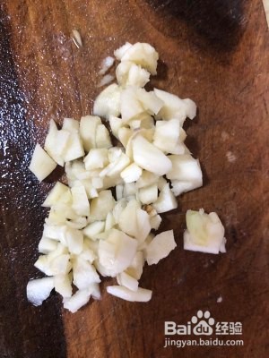 养生食补黄瓜炒香肠的做法