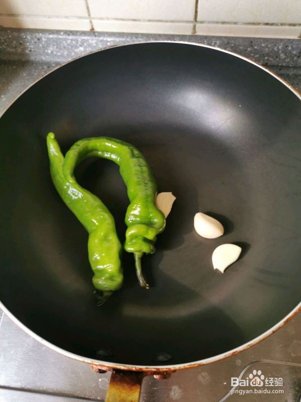 下饭神菜!辣椒擂皮蛋