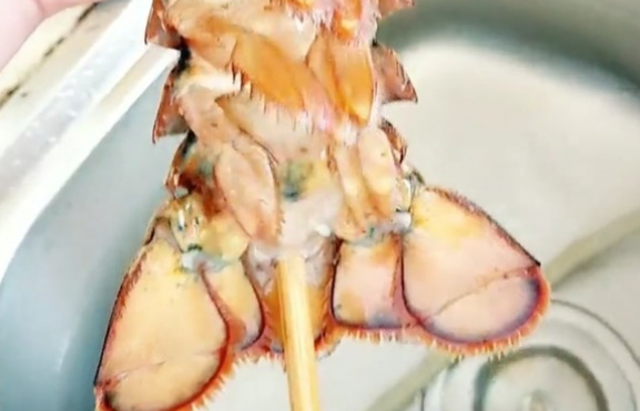 龙虾三吃是什么意思