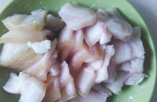 怎么做美味好吃的嫩姜爆猪头皮