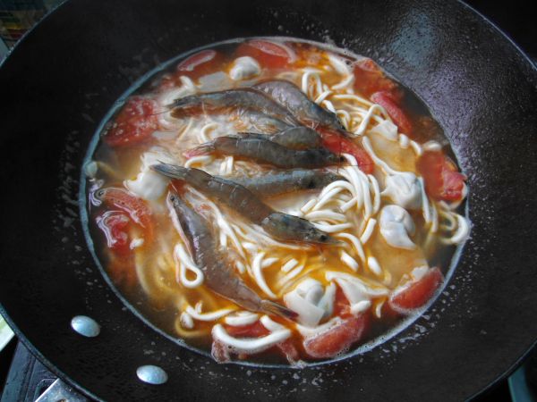 番茄鲜虾云吞面