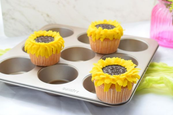 向日葵纸杯蛋糕