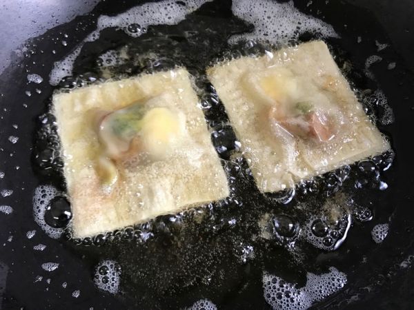 西兰花鹌鹑蛋咖喱饼