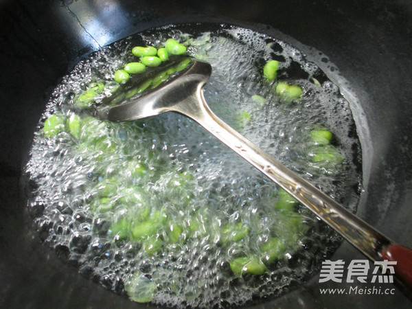 榨菜丝毛豆炒秀珍菇