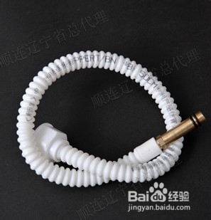 如何换水龙头的进水软管