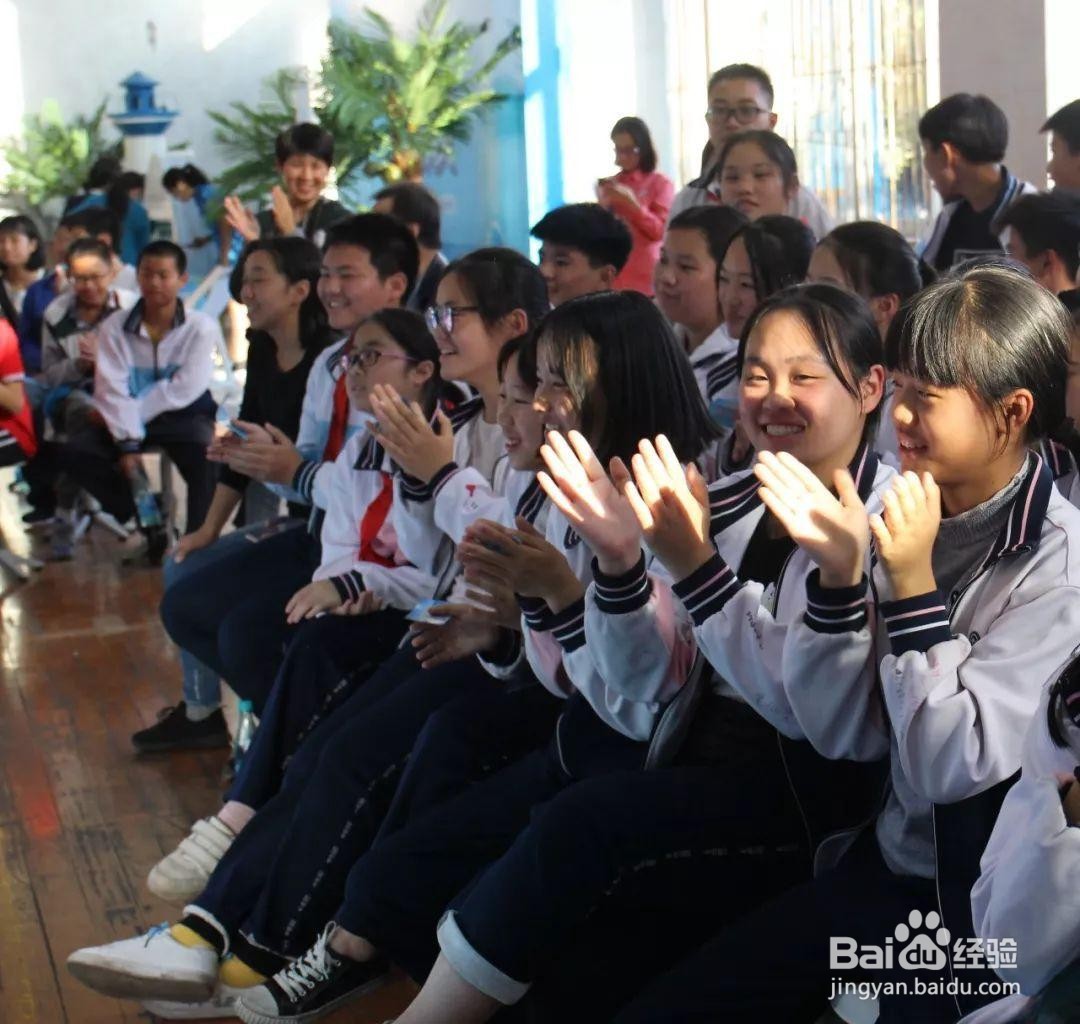 同学们鼓掌该怎么扩句