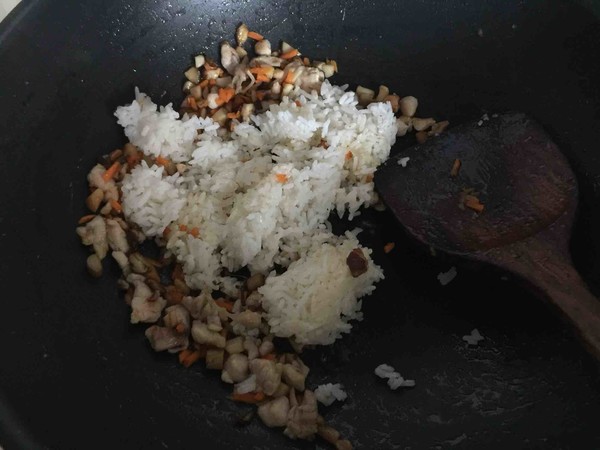 鸡腿包饭丘比沙拉汁