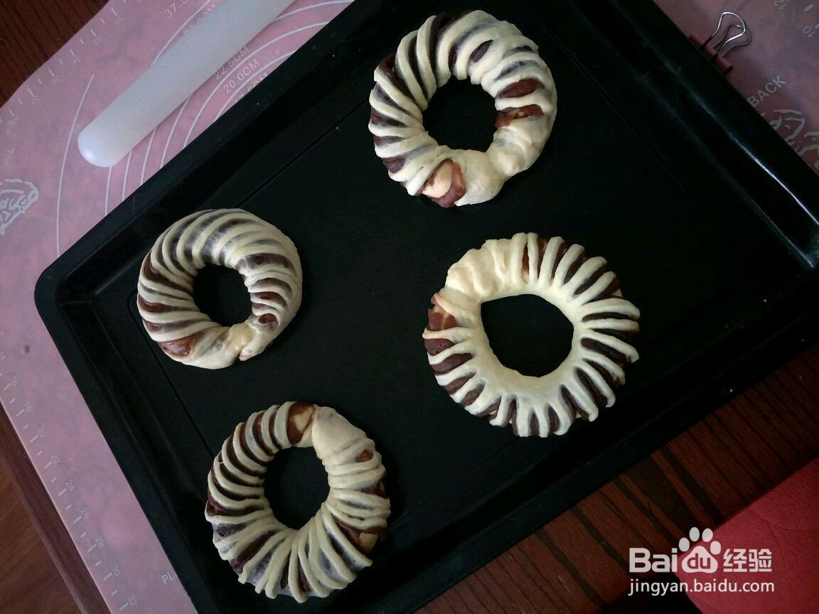 松软豆沙面包圈的做法