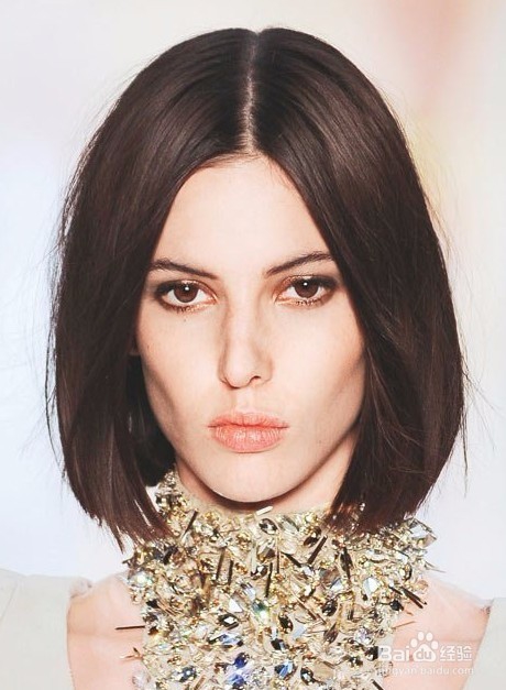 干练中分 打造别具一格女人味，无刘海盛行