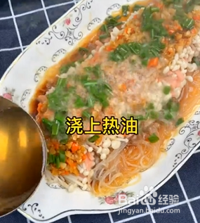 如何做金针菇粉丝火腿煲？