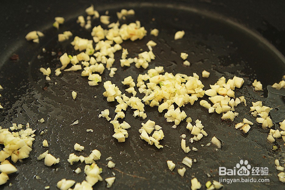 金沙蒜香鸡翅怎么做？