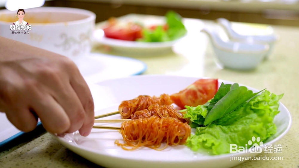 怎么做火鸡粉丝香肠串?