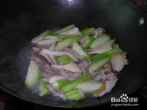 丝瓜条清炒蘑菇