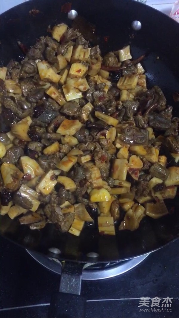 笋子烧牛肉的做法