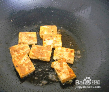 茄汁鹌鹑蛋煎豆腐的做法