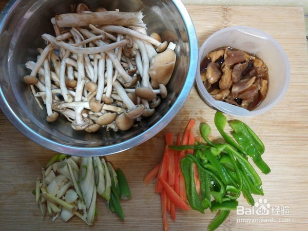 青椒鸡肉炒茶树菇的好吃做法