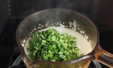 简单美食：骨汤菠菜粥