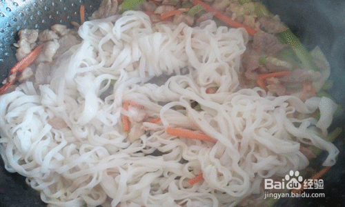 久碗渔粉加盟店的炒河粉做法