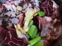 五香酱牛肉的做法