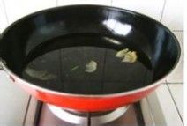 一碗随心所欲的酱汁——酱爆辣花蛤