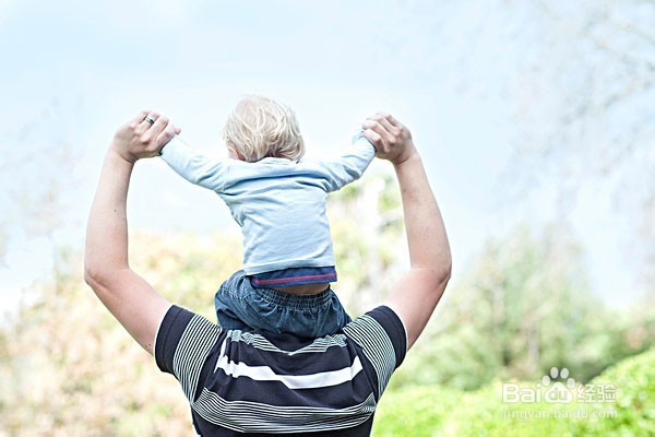 如何让宝宝学会爬行
