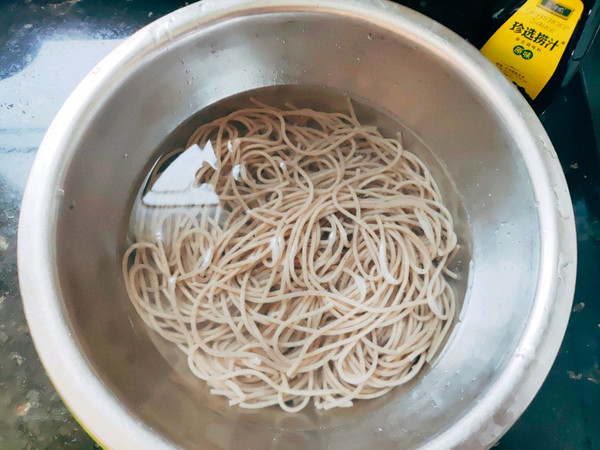 捞汁减脂荞麦面